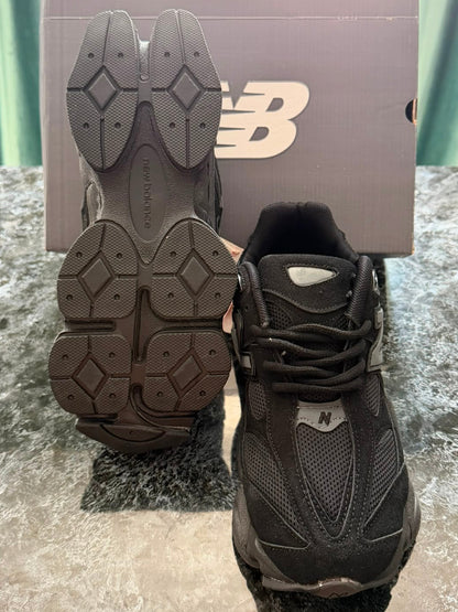 New Balance 9060 | Triple Black